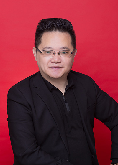 韶関学院音楽学部副学長秦偉がオライ新素材を訪れオライの歌創作を協議